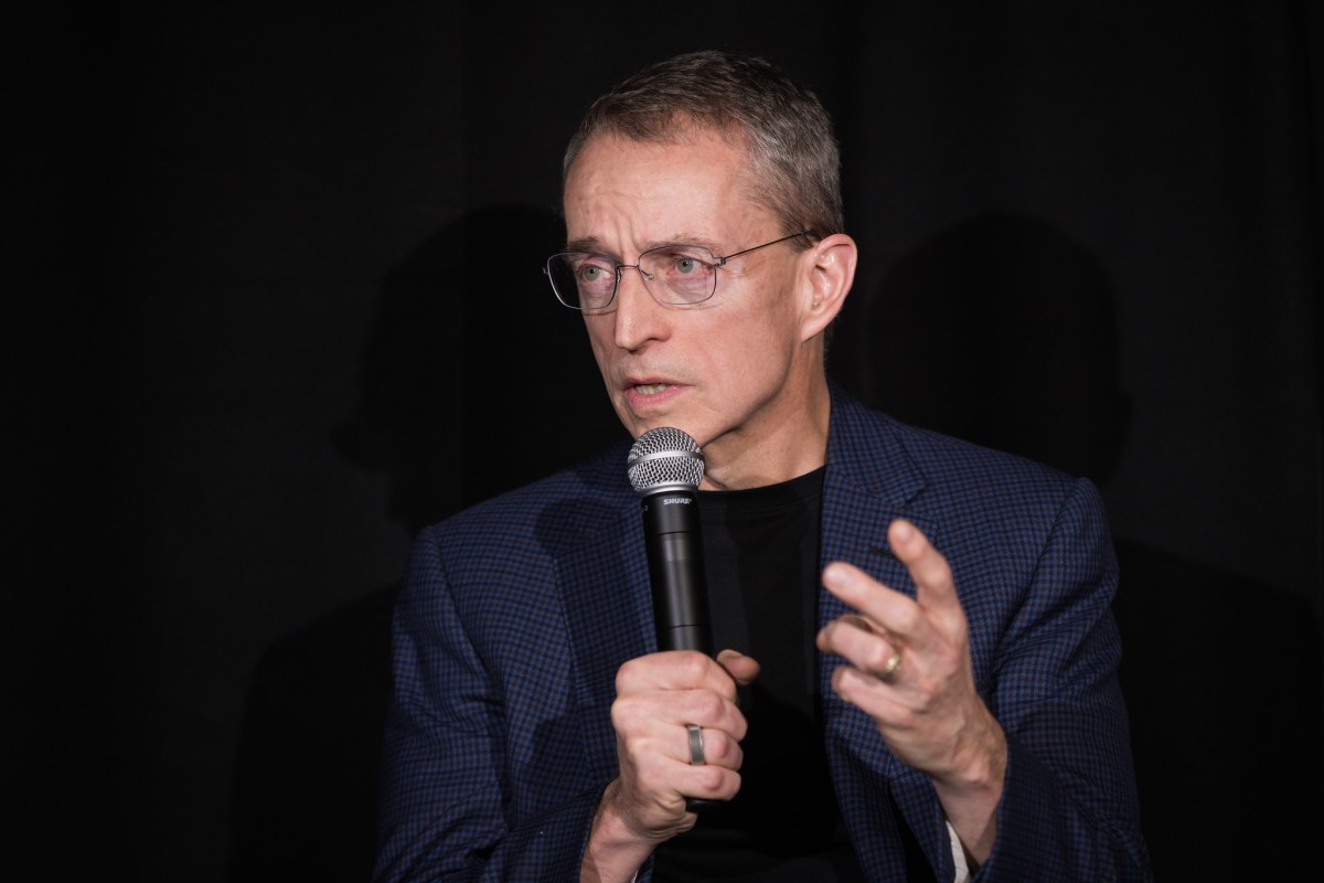 Patas Gelsingeris nori išgelbėti Moore’o dėsnį, šiek tiek padėdamas iš Feds