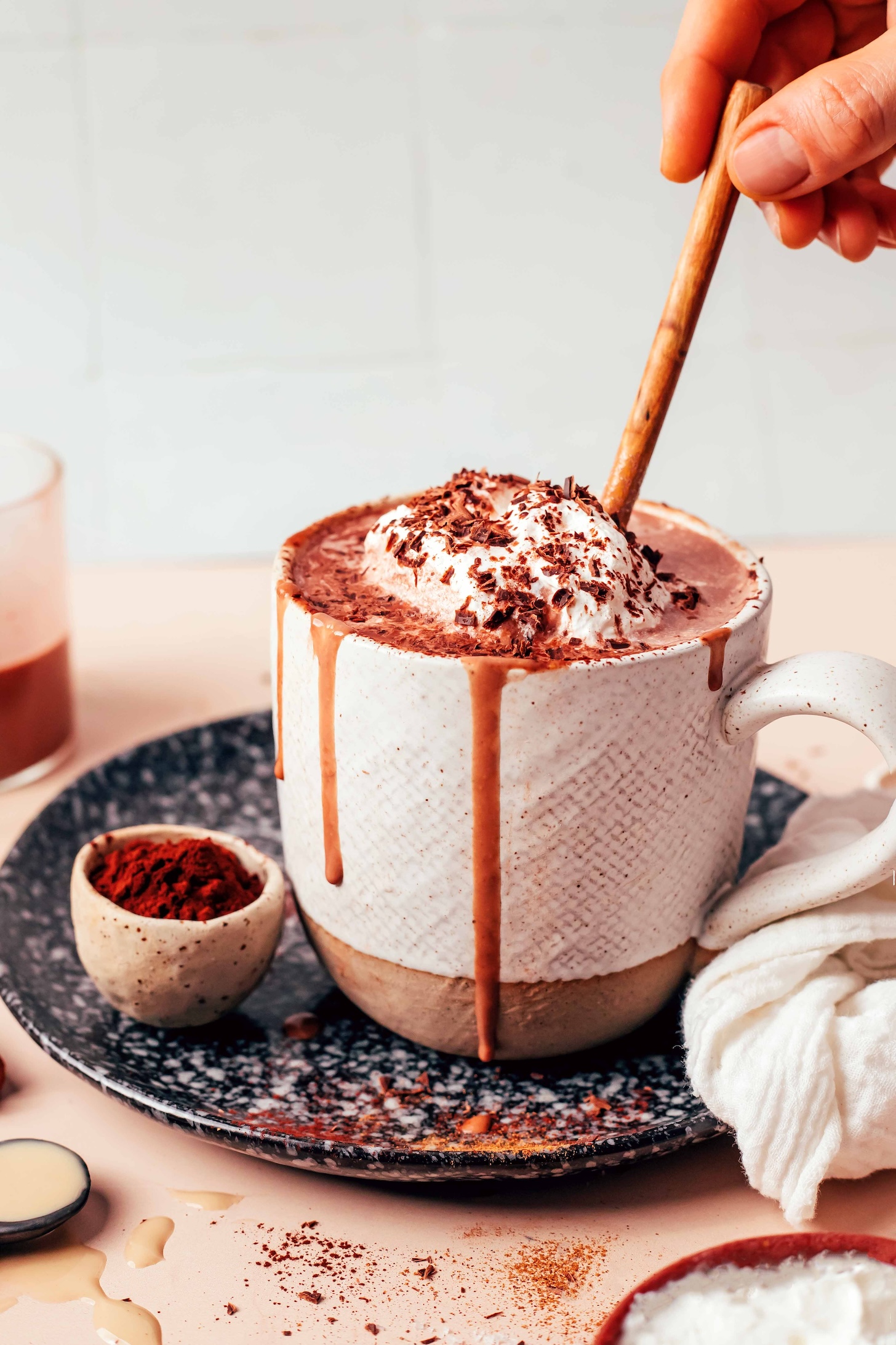 Tahini karštas šokoladas (ypač svajingas, turtingas baltymų!)